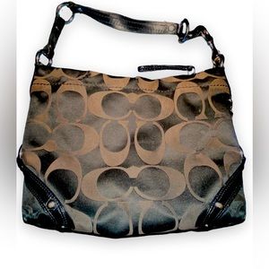 Coach No: F1076-F15250 Carly Signature Bag